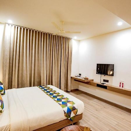 Hotel Nexus Раджкот Екстер'єр фото
