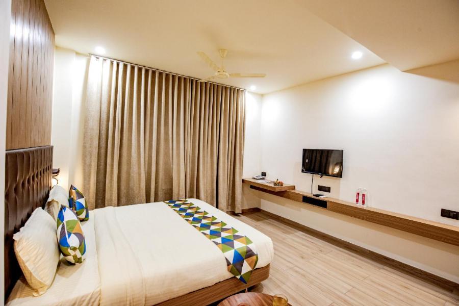 Hotel Nexus Раджкот Екстер'єр фото