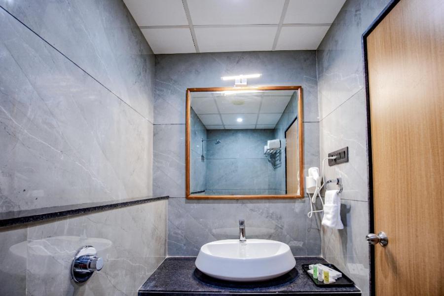Hotel Nexus Раджкот Екстер'єр фото